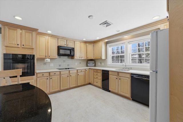 130 Braemoor Rd, Brockton, MA 02301