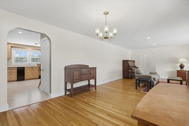 130 Braemoor Rd, Brockton, MA 02301