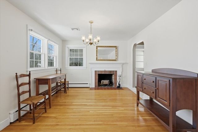 130 Braemoor Rd, Brockton, MA 02301