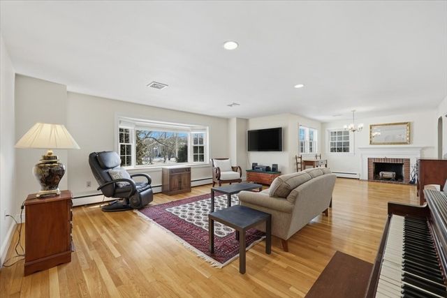 130 Braemoor Rd, Brockton, MA 02301