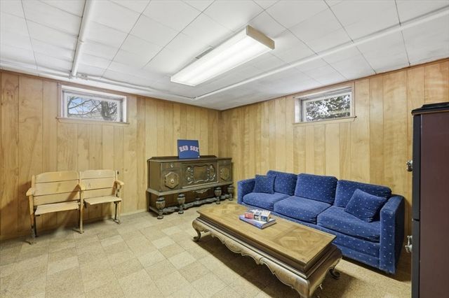 130 Braemoor Rd, Brockton, MA 02301