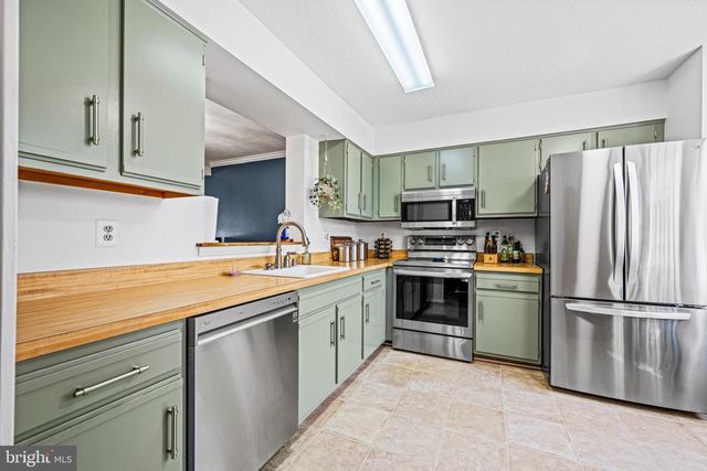 4318 SYCAMORE DR, Hampstead, MD 21074