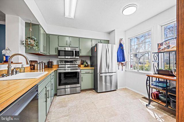 4318 SYCAMORE DR, Hampstead, MD 21074