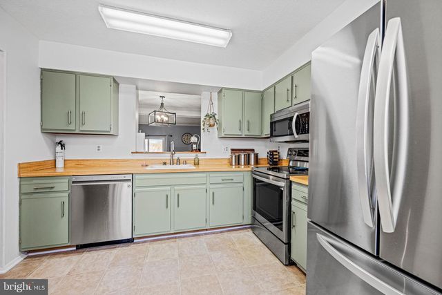 4318 SYCAMORE DR, Hampstead, MD 21074