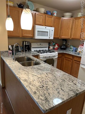 41011 Williams Street 246, Grand Blanc, MI 48439