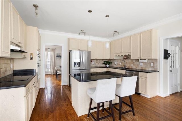 1340 Fallsbrook Drive NW, Acworth, GA 30101