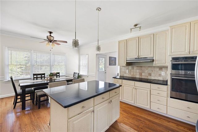 1340 Fallsbrook Drive NW, Acworth, GA 30101