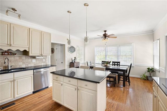 1340 Fallsbrook Drive NW, Acworth, GA 30101