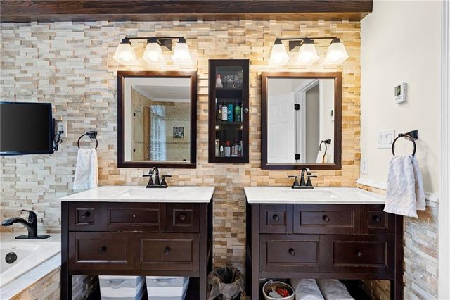 1340 Fallsbrook Drive NW, Acworth, GA 30101