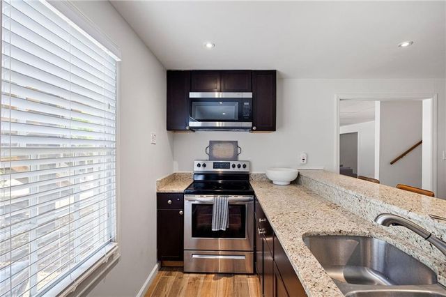 1340 Fallsbrook Drive NW, Acworth, GA 30101