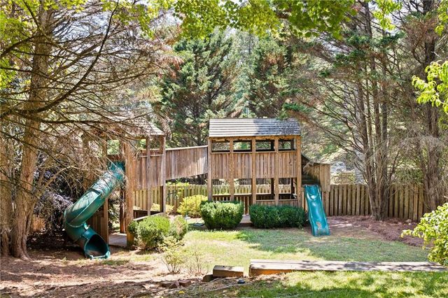 1340 Fallsbrook Drive NW, Acworth, GA 30101