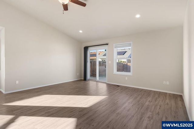 3013 21st Av SE, Albany, OR 97322