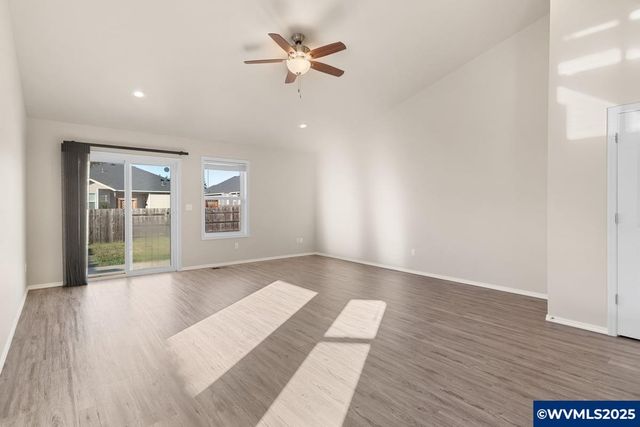 3013 21st Av SE, Albany, OR 97322