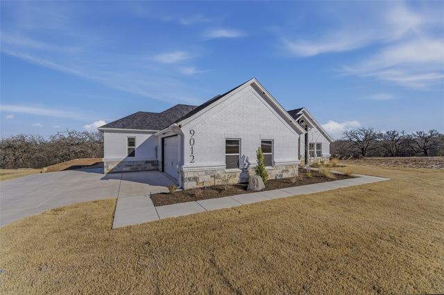 9012 Valley Oak Court, Springtown, TX 76082
