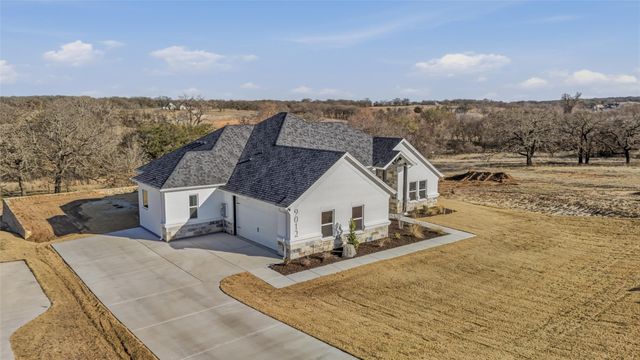 9012 Valley Oak Court, Springtown, TX 76082