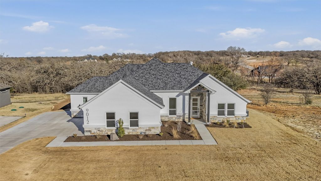 9012 Valley Oak Court, Springtown, TX 76082