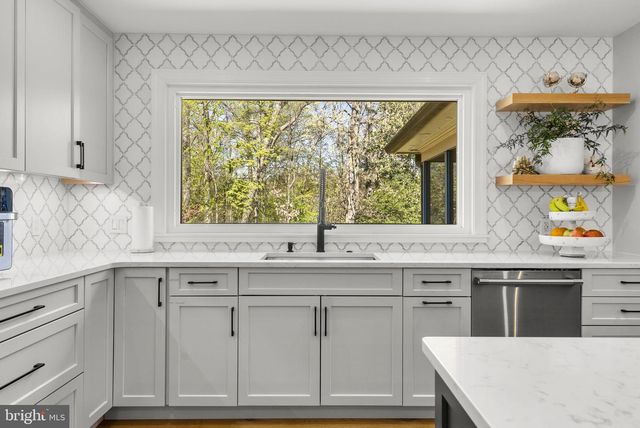 7018 HUNTER LN, Hyattsville, MD 20782