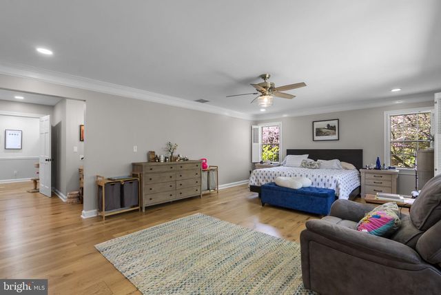 7018 HUNTER LN, Hyattsville, MD 20782