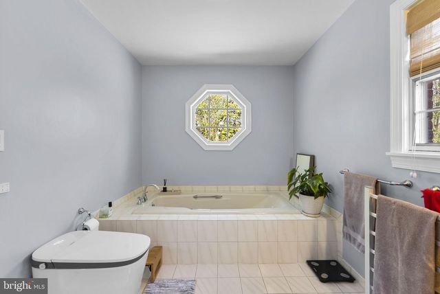 7018 HUNTER LN, Hyattsville, MD 20782