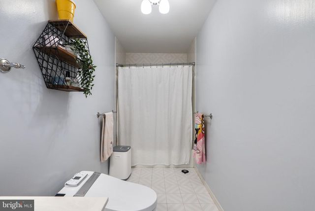7018 HUNTER LN, Hyattsville, MD 20782