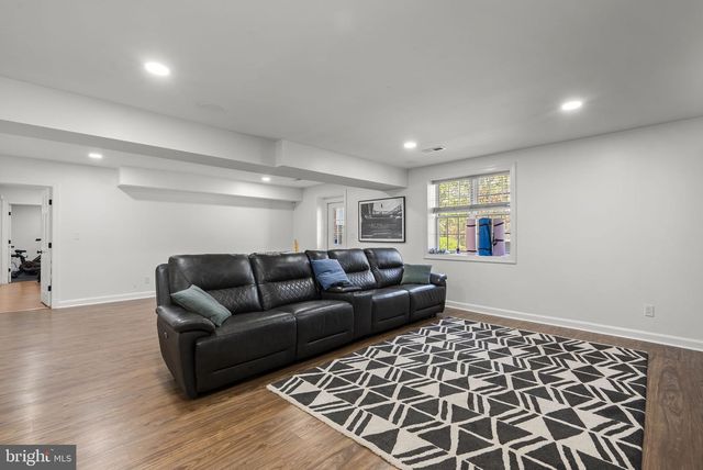 7018 HUNTER LN, Hyattsville, MD 20782