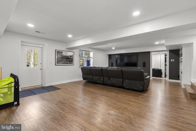 7018 HUNTER LN, Hyattsville, MD 20782