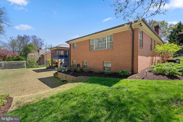 7018 HUNTER LN, Hyattsville, MD 20782
