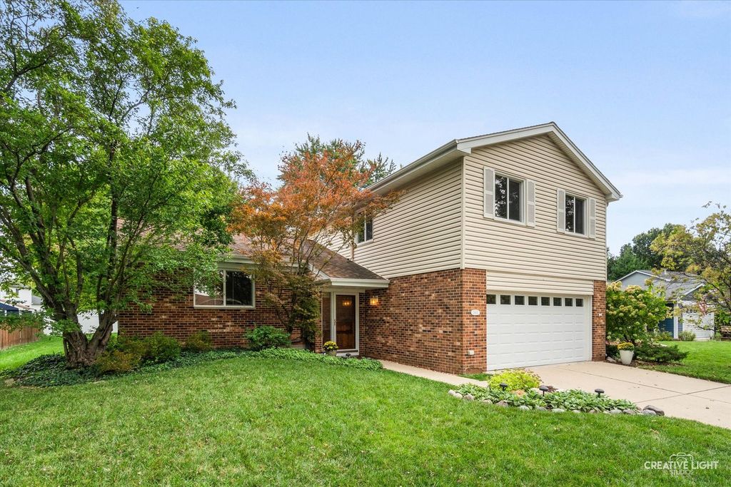 2S111 Lynn Court, Warrenville, IL 60555 — exterior
