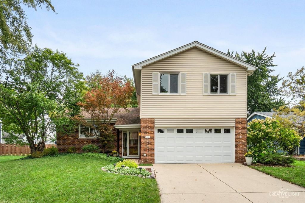 2S111 Lynn Court, Warrenville, IL 60555 — photo 2