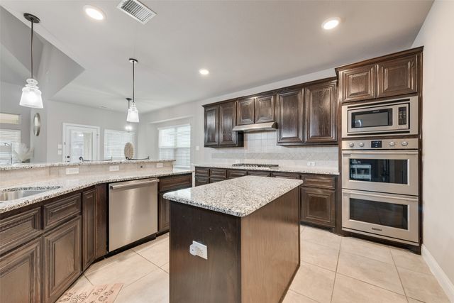 7112 Playa Norte Drive, Grand Prairie, TX 75054