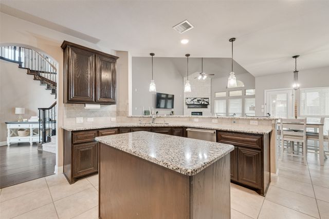 7112 Playa Norte Drive, Grand Prairie, TX 75054