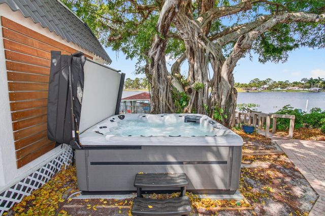 6647 Paul Mar Drive, Lantana, FL 33462