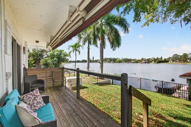 6647 Paul Mar Drive, Lantana, FL 33462