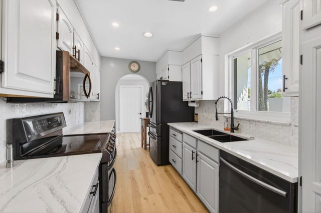 6647 Paul Mar Drive, Lantana, FL 33462