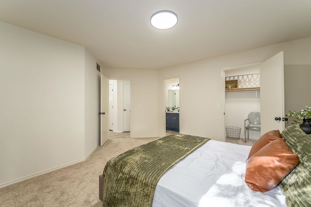 2337 S Linden Cir, Wichita, KS 67207