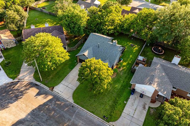 2337 S Linden Cir, Wichita, KS 67207