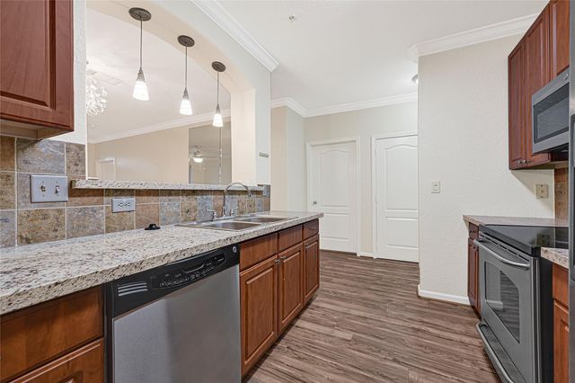 1711 Old Spanish Trail 117, Houston, TX 77054
