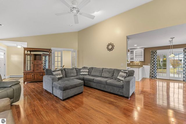 4220 Summerhill Road, Traverse City, MI 49684