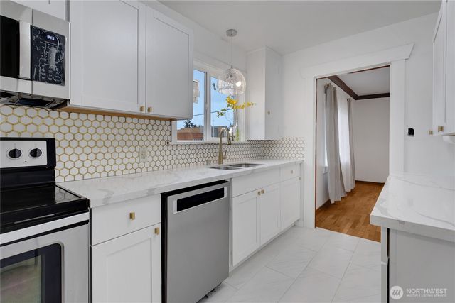 1216 S 37th Street, Tacoma, WA 98418