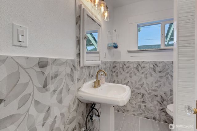 1216 S 37th Street, Tacoma, WA 98418