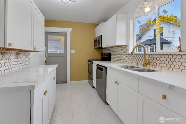 1216 S 37th Street, Tacoma, WA 98418