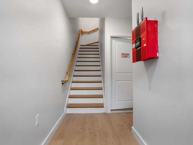 176 Salem St 2, Boston, MA 02113