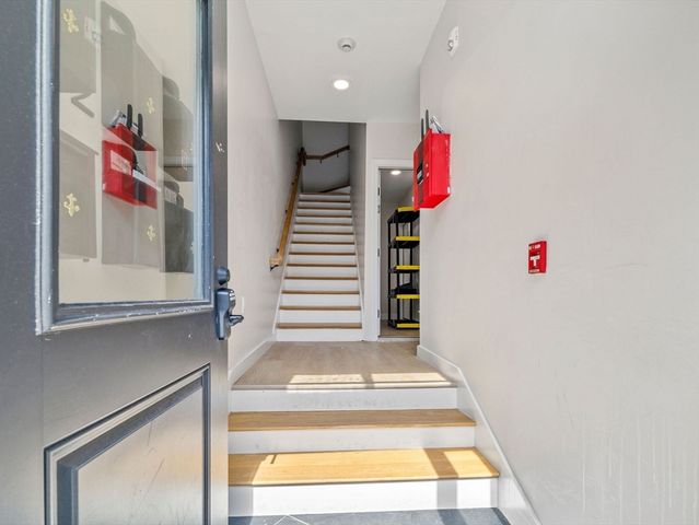 176 Salem St 2, Boston, MA 02113