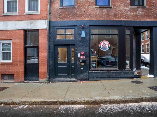 176 Salem St 2, Boston, MA 02113