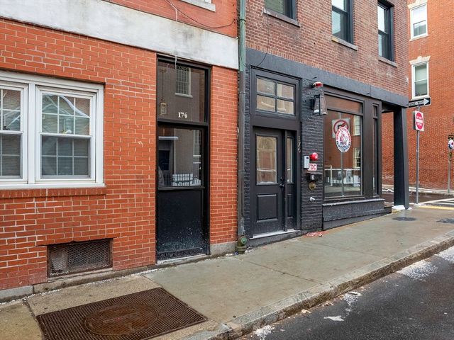 176 Salem St 2, Boston, MA 02113