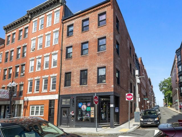 176 Salem St 2, Boston, MA 02113