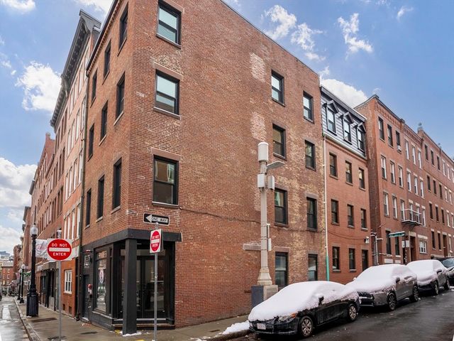 176 Salem St 2, Boston, MA 02113