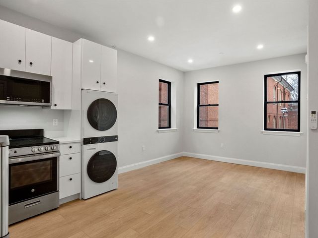 176 Salem St 2, Boston, MA 02113