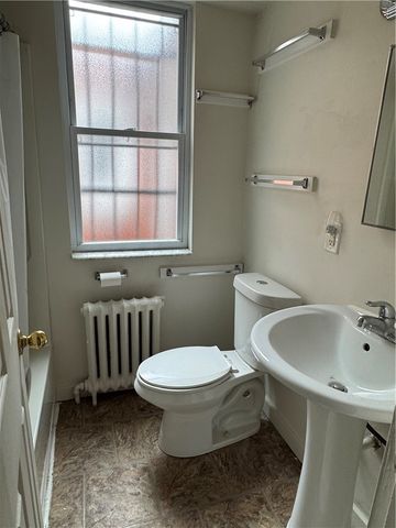 209 Chesterfield Rd, Oakland, PA 15213