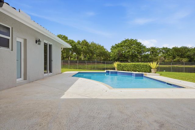 1290 Ginger Circle, Weston, FL 33326